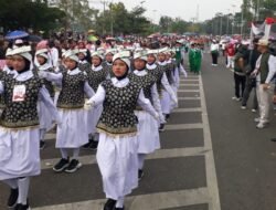 Ribuan Peserta Tumpah Ruah, Pawai HUT RI ke-81 di Batang Hari Meriahkan Alun-alun Hingga Aek Meliuk