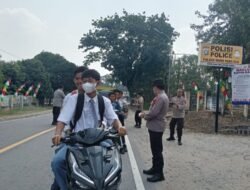 Kabut Asap Karhutla Mengintai Jalan Lintas Jambi-Bungo, Polsek Maro Sebo Ulu Turun Tangan Bagikan Masker Gratis