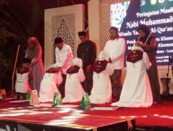 Meriah! Ponpes Khomsani Nur Wisuda 30 Juz ke-5 Berbarengan Peringatan Maulid Nabi