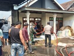 Dua Rumah di Kutorejo Terbakar Akibat Korsleting Truk, Kerugian Capai Rp200 Juta