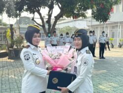 Apresiasi Kinerja Unggul, Kalapas Kelas I Bandar Lampung Sematkan Penghargaan Pegawai Teladan kepada Tania Indah