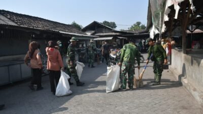 Jelang HUT ke-81 TNI, 110 Personel TNI-Polri dan Warga Mojokerto Kepung Pasar Legi, Ada Apa?