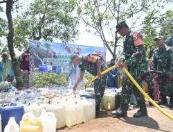 Kekeringan Landa Ngoro Mojokerto, Kodim 0815 Salurkan 10 Ribu Liter Air Bersih, Warga Lega