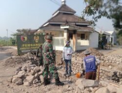Bukan Sekedar Cor Beton! TNI dan Warga Kompak Panas-panasan di Sungai Glonggongan, Jembatan Garuda Tahap VII Mulai Dibangun