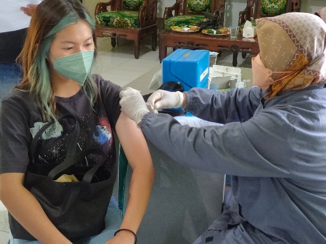 Koramil Ngoro dan Koramil Gondang Gelar Layanan Vaksinasi Booster