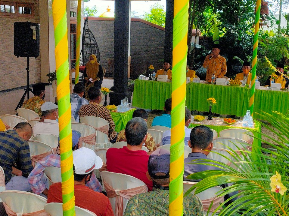 DPRD Kabupaten Mojokerto H. Winajat Merespon Demo Sopir Truk