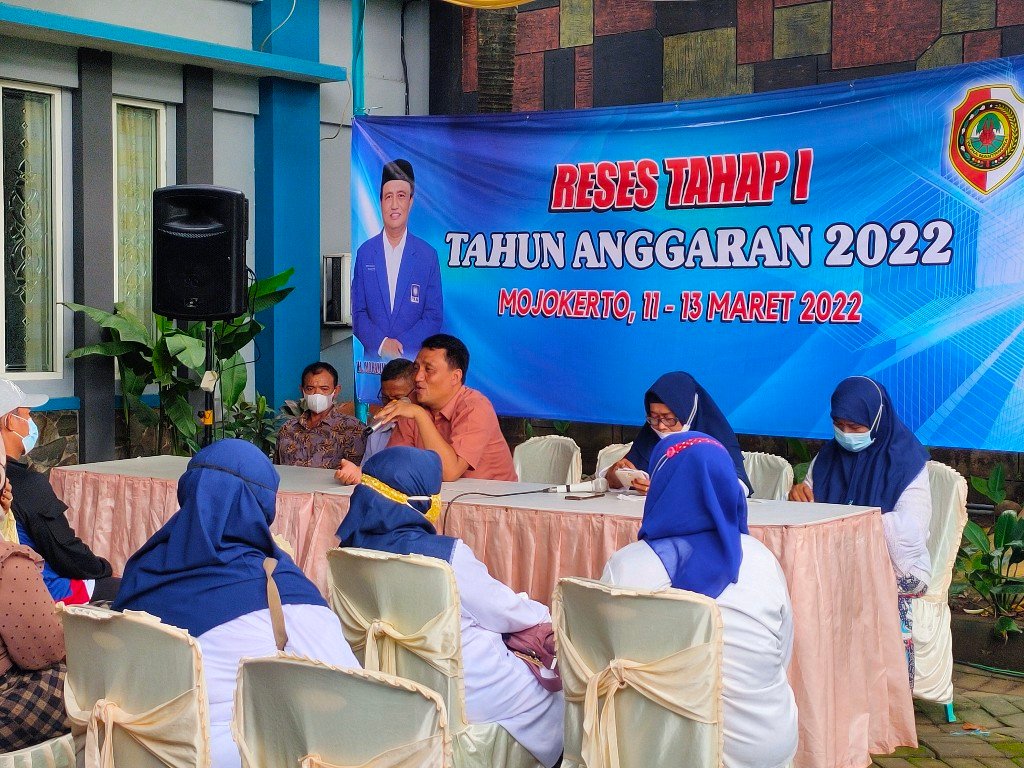 DPRD Kabupaten Mojokerto Mohammad Santoso Kritisi Lambatnya Penebangan Pohon di Mojokerto