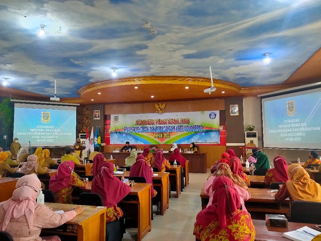 Hadiri Sosialiasi Juknis BOS, Ning Ita Sampaikan IPM Kota Mojokerto