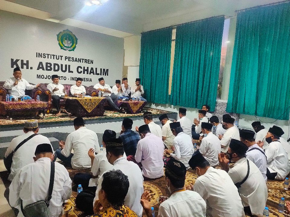 KH. Asep dan Gus Barra Buka Bersama dengan Harimau Mojokerto Nusantara