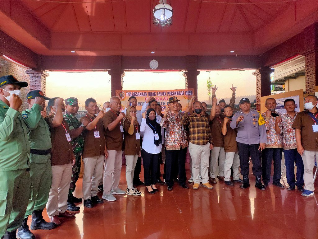 Pemdes Cembor Adakan Ujian Sekdes Cembor