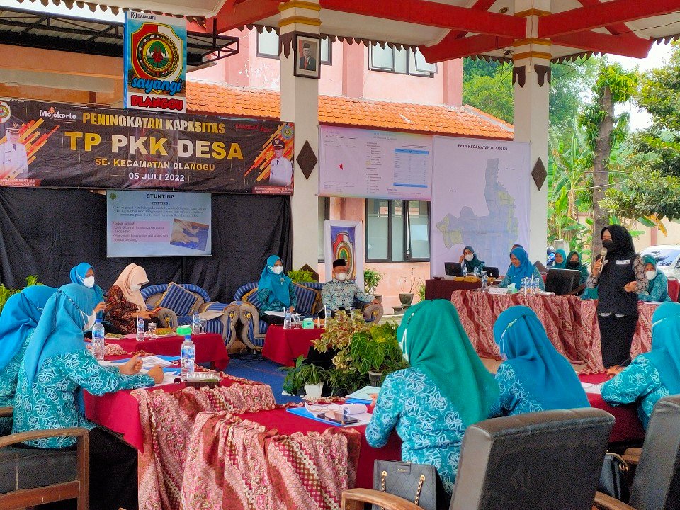 Turunkan Angka Stunting, Bupati Mojokerto Beri Pemantapan TP PKK Desa se-Kecamatan Dlanggu