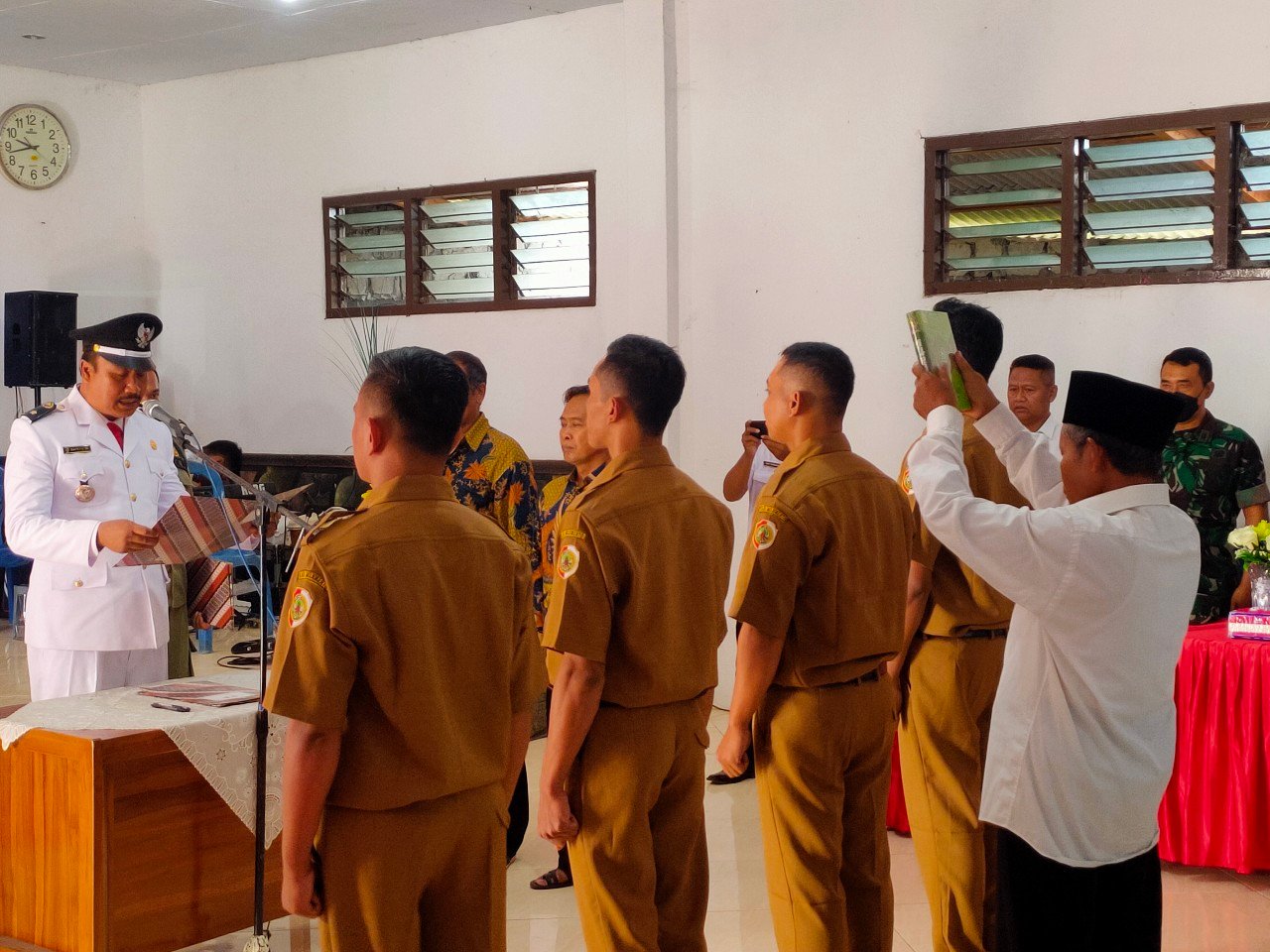 Lantik 4 Perangkat Desa, Kades Petak Tekankan Rasa Empati, Peduli dan Tanggung Jawab