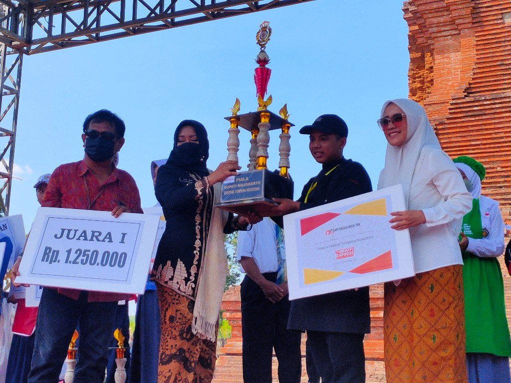 SMKN 1 Dlanggu Juara 1 Festival Tumpeng Nusantara, Bupati Mojokerto Tekankan Penguatan Karakter