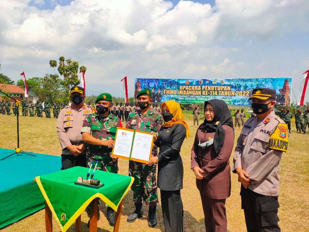 Upacara Penutupan TMMD Imbangan Ke-114 Tahun 2022, Dandim 0815/Mojokerto Tekankan Semangat Gotong Royong