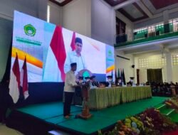 Gubernur Khofifah dan Dahlan Iskan Hadiri Wisuda Sarjana dan Pascasarjana Ke-III IKHAC Mojokerto