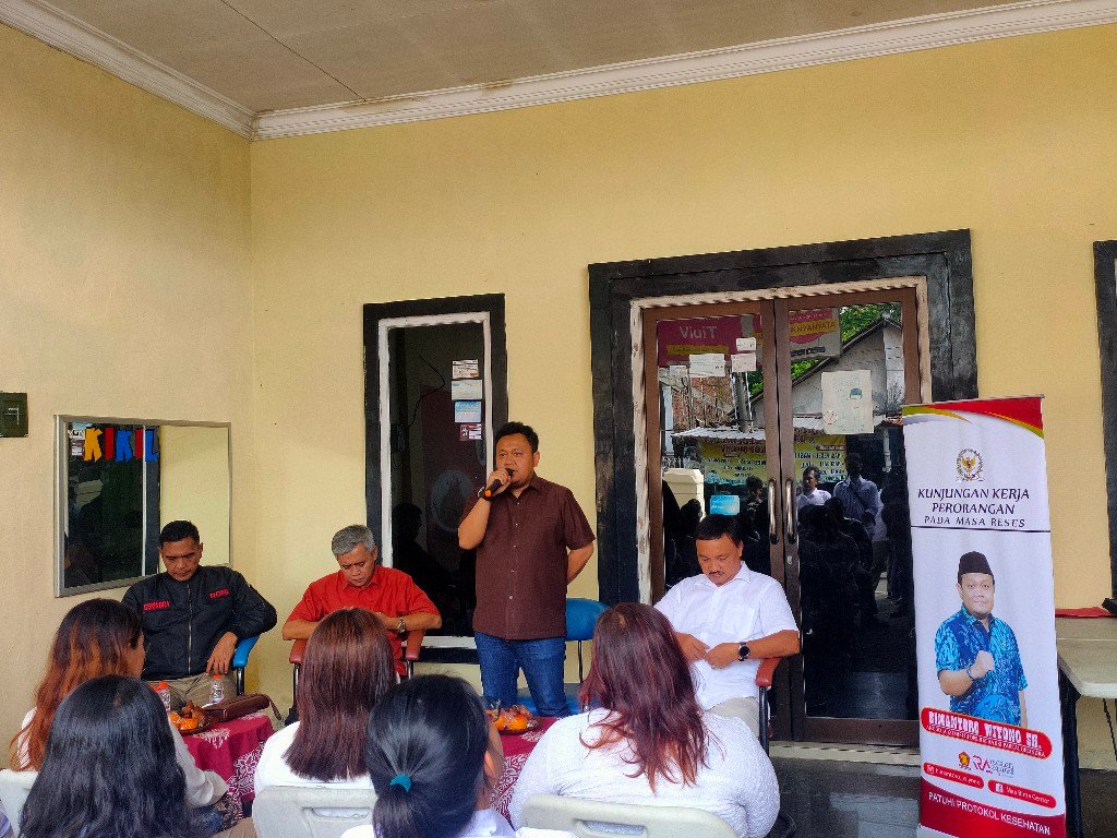 DPR RI Bimantoro Wiyono Berikan Ratusan Paket Bantuan di Kota Mojokerto