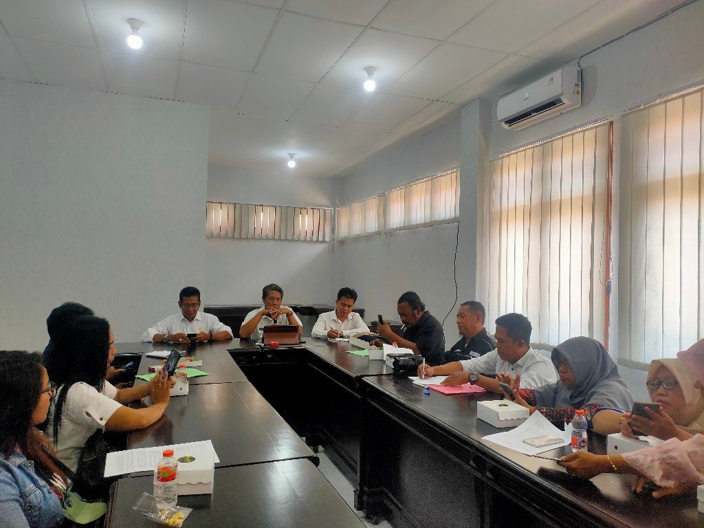 Hadi Gerung Sebut Bupati Ikfina Kurang Faham Tata Kelola Keuangan Desa