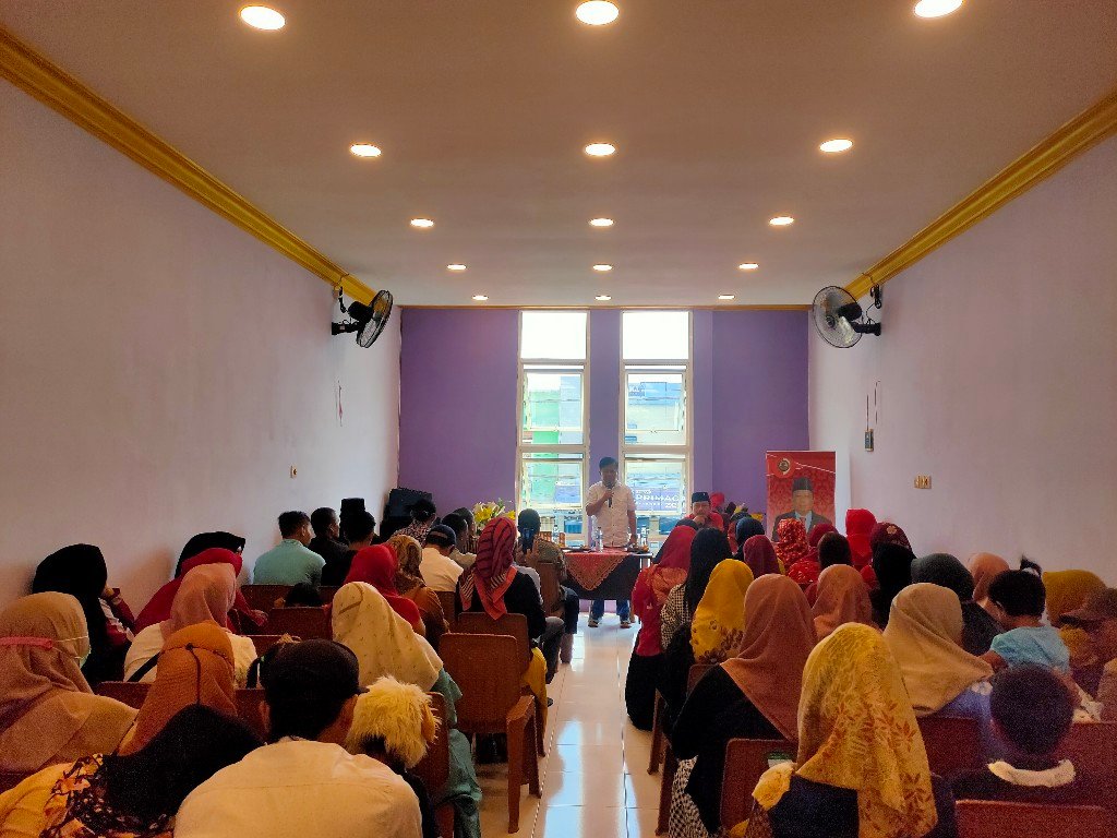 DPRD Mojokerto Hartono Berharap Kades Belahantengah Segera Buat Proposal Pengecoran Jalan