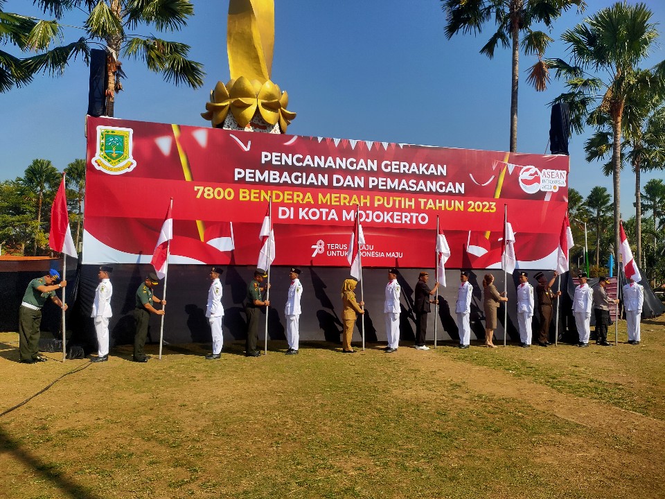 Pemkot Mojokerto Mencanangkan Gerakan Pemasangan 7800 Bendera Merah Putih
