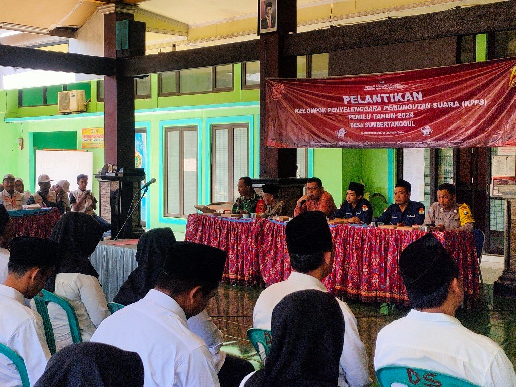 Pelantikan KPPS Pemilu 2024 Desa Sumbertanggul Berlangsung Sukses