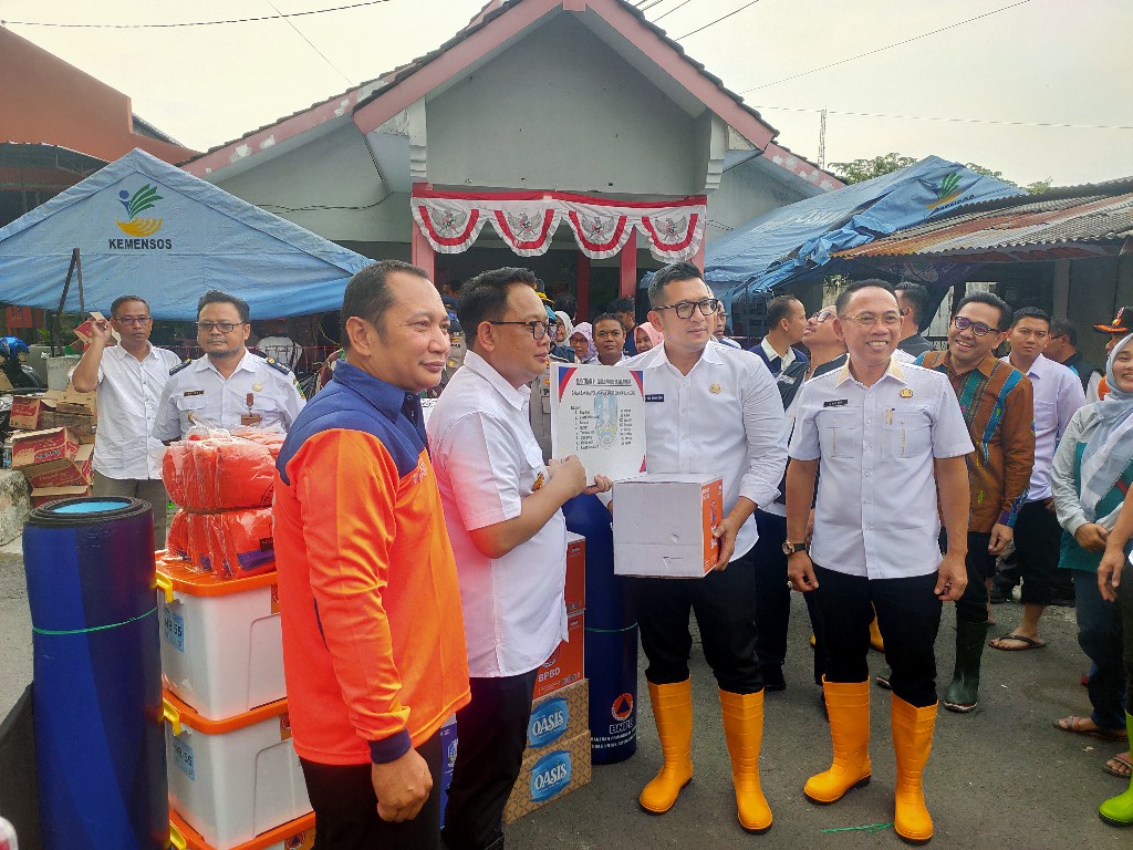 Cek Banjir Kota Mojokerto, Pj Gubernur Jatim Utamakan Keselamatan, Logistik, dan Solusi