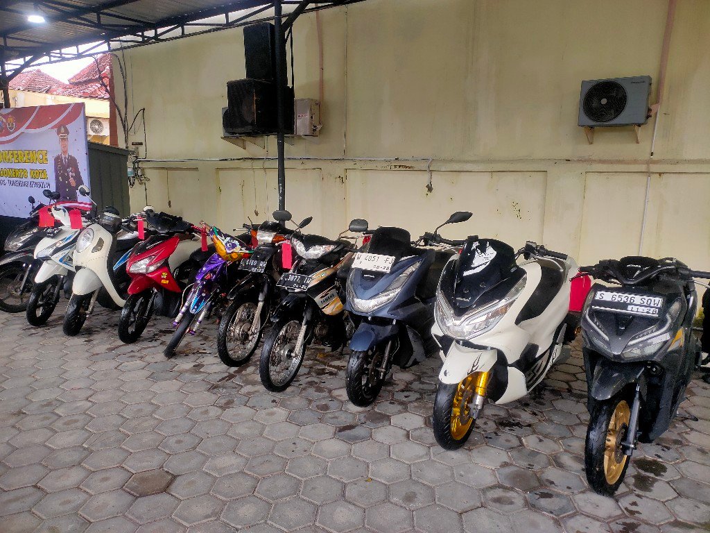 Polres Mojokerto Kota Tangkap 3 Pelaku Curanmor dan Amankan 10 Sepeda Motor