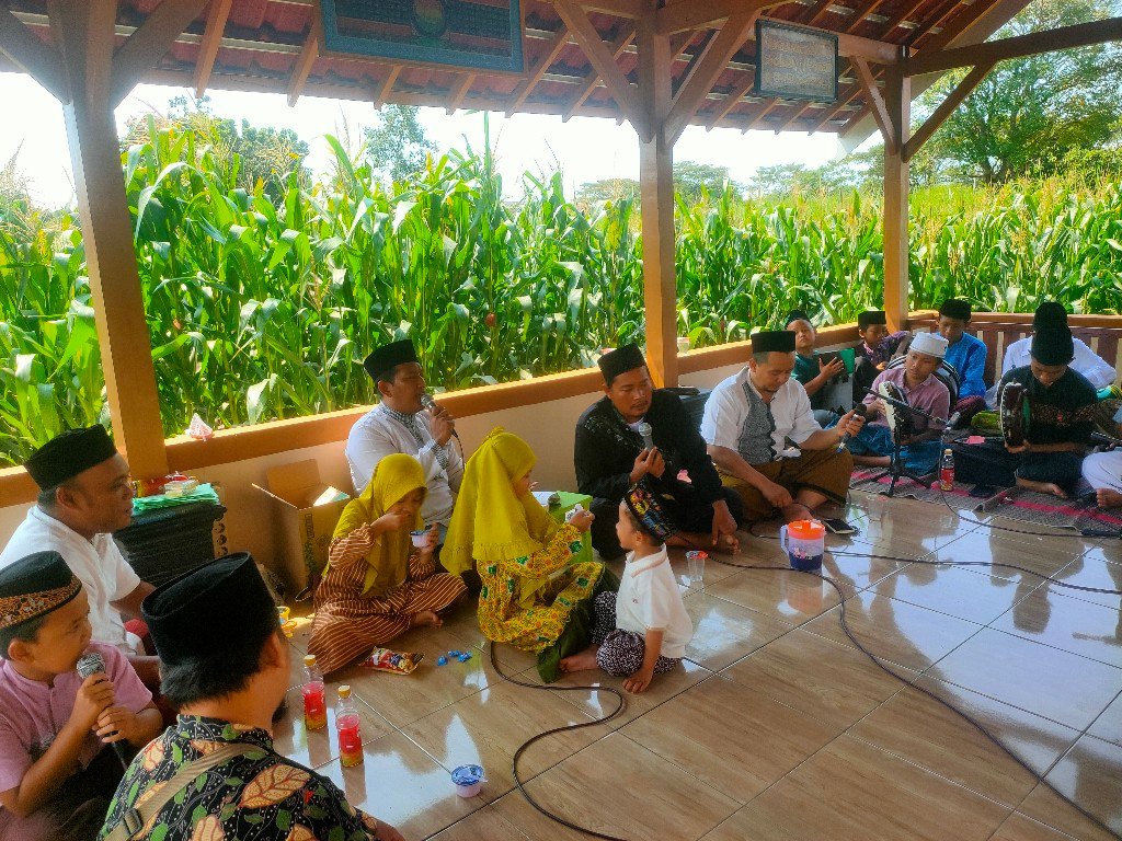 Grup Sholawat Al Haddad Djawa Dwipa Iringi Doa Bersama di Makam Banjarsari