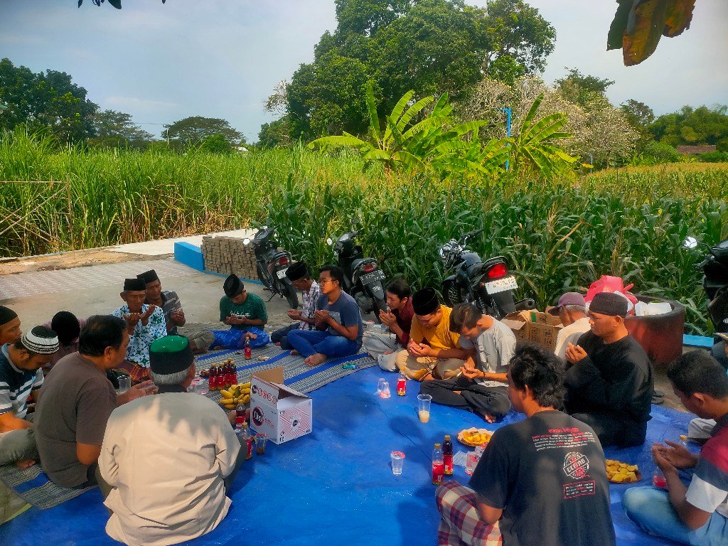Grup Sholawat Hadi Al Hadad Djawa Dwipa Iringi Doa Bersama di Makam Banjarsari