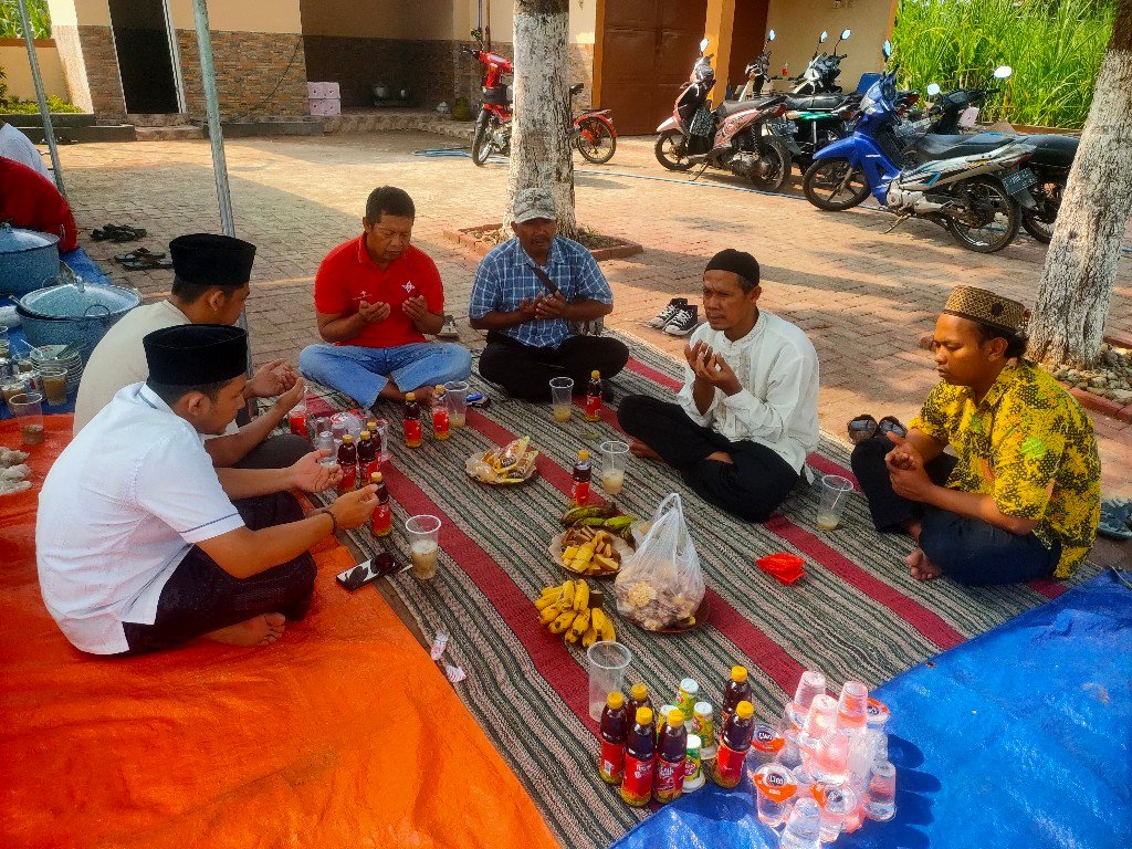 Grup Sholawat Hadi Al Hadad Djawa Dwipa Iringi Doa Bersama di Makam Banjarsari