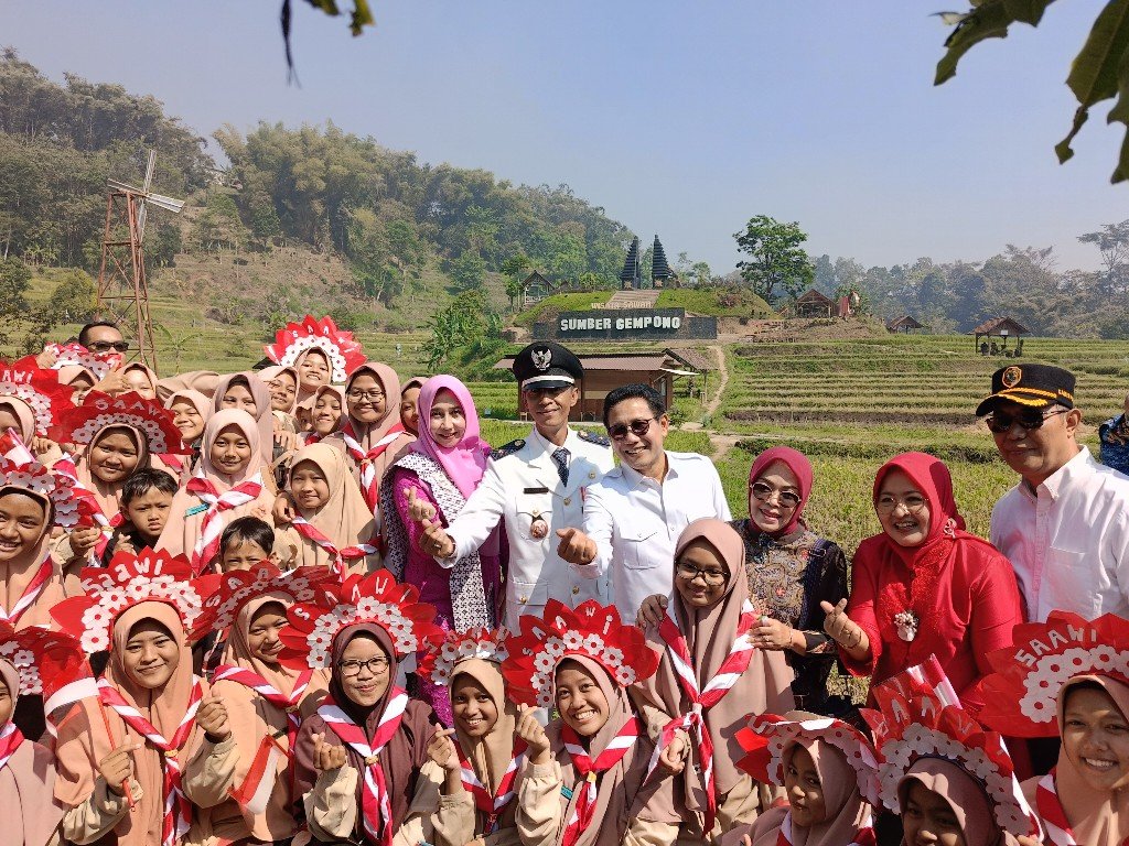 Menteri Desa PDTT Kunjungi Wisata Sawah Sumber Gempong