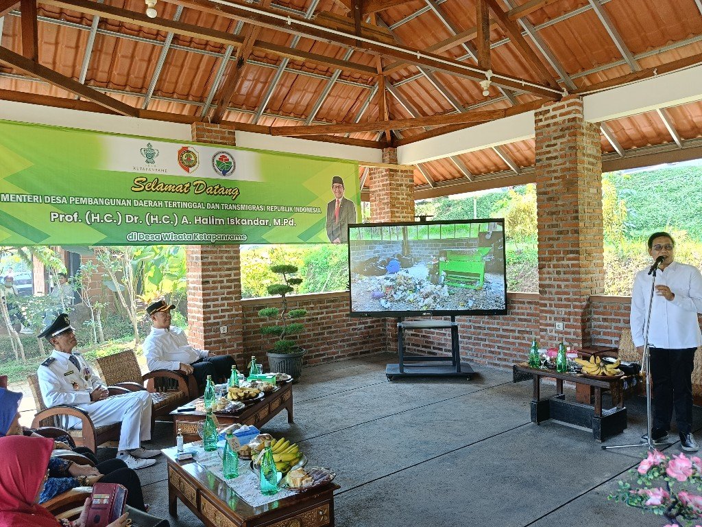 Menteri Desa PDTT Kunjungi Wisata Sawah Sumber Gempong