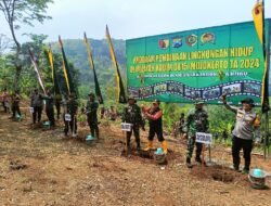 Kodim 0815/Mojokerto Bersama Polres Mojokerto dan Pemkab Mojokerto Tanam 1100 Pohon di Desa Tawangrejo