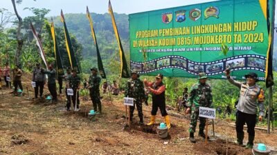 Kodim 0815/Mojokerto Bersama Polres Mojokerto dan Pemkab Mojokerto Tanam 1100 Pohon di Desa Tawangrejo