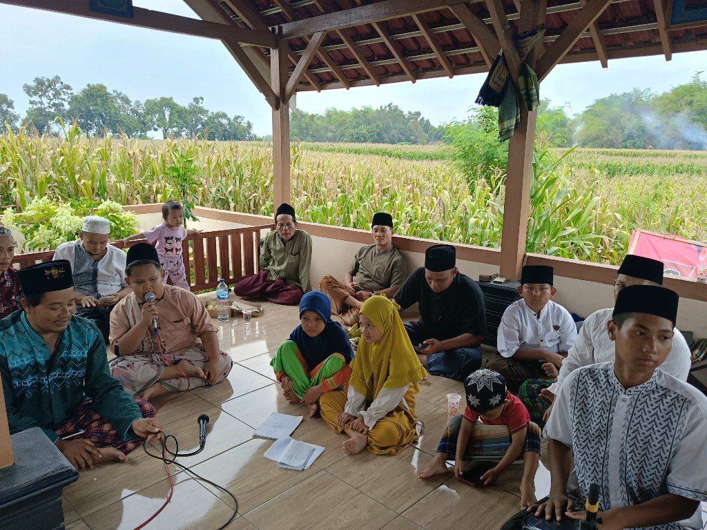 Tetap Dijalur Istiqomah dan Penuh Rasa Khidmat, Warga Banjarsari Menggelar Kegiatan Khotmil Qur’an, Manaqiban, Sholawatan dan Berkirim Doa Bagi Para Leluhur dan Ahli Kubur