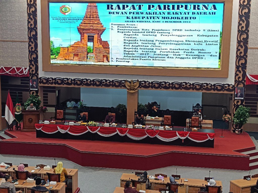 DPRD Kabupaten Mojokerto Sampaikan Nota Penjelasan 5 Raperda Inisiatif