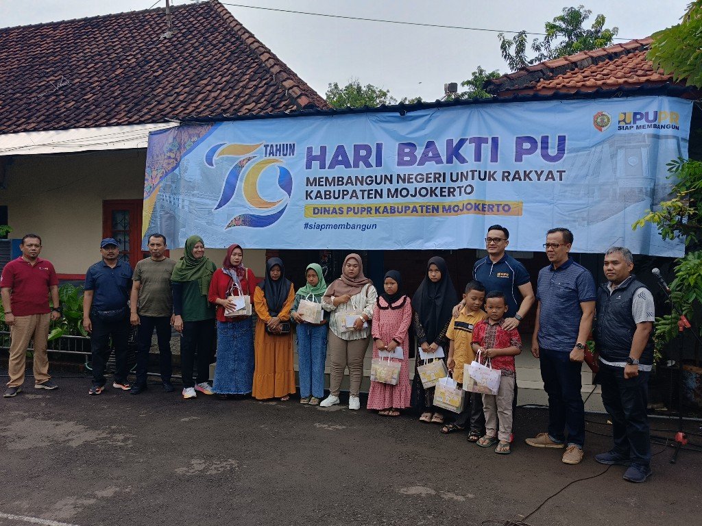 Peringati Hari Bakti PU Ke-79, DPUPR Kabupaten Mojokerto Berikan Tali Asih