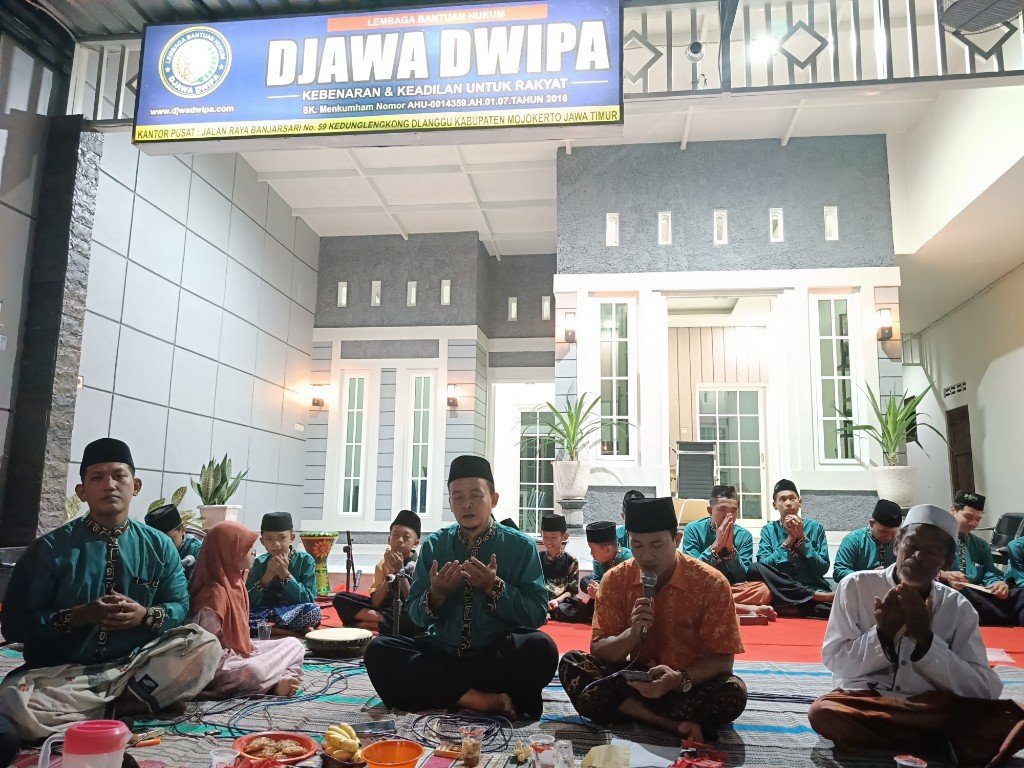 Diguyur Hujan, Grup Sholawat Al-Haddad Djawa Dwipa Tetap Semangat Bersholawat