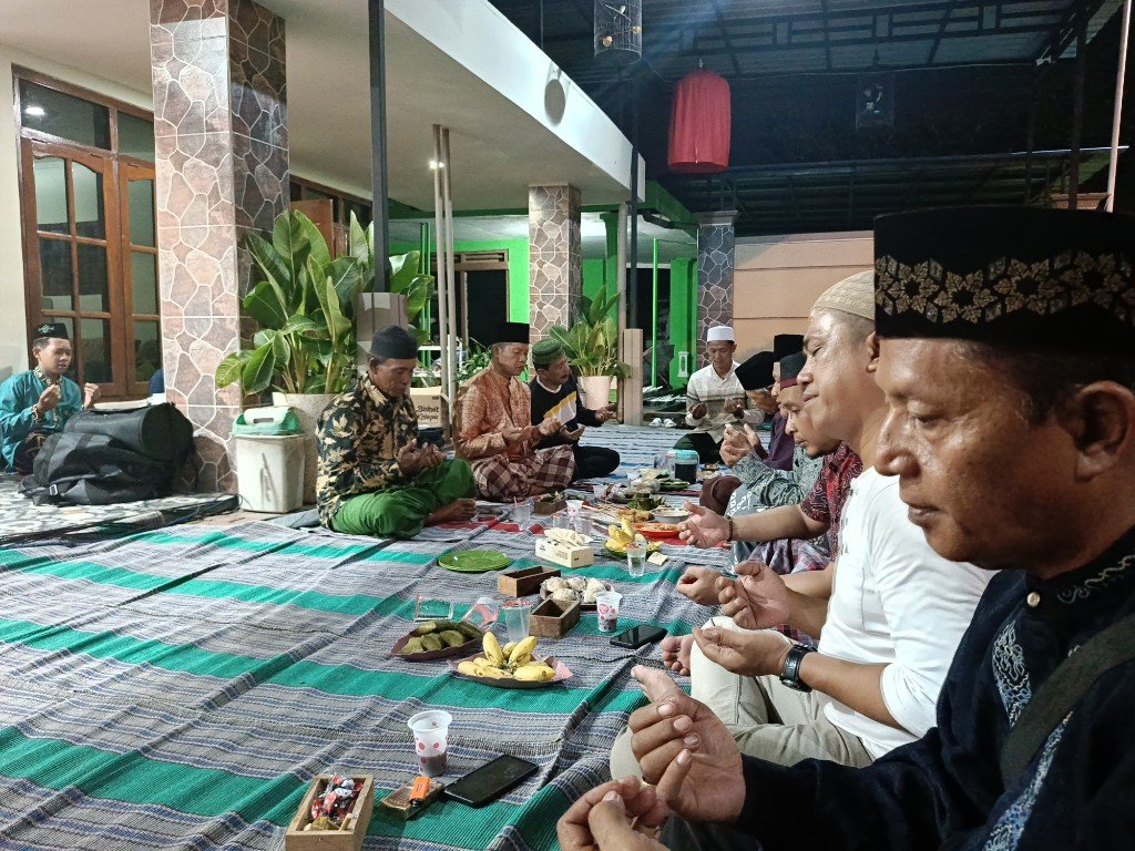 Diguyur Hujan, Grup Sholawat Al-Haddad Djawa Dwipa Tetap Semangat Bersholawat