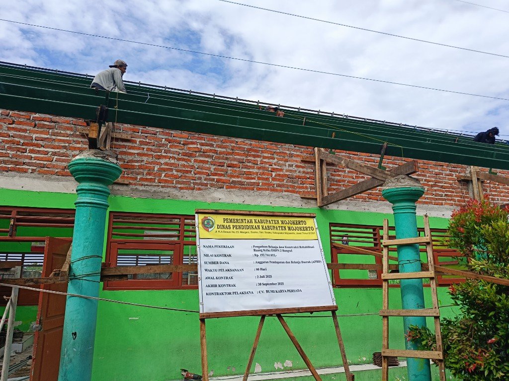 Dispendik Kabupaten Mojokerto Rehab Ruang Kelas SMPN 2 Bangsal