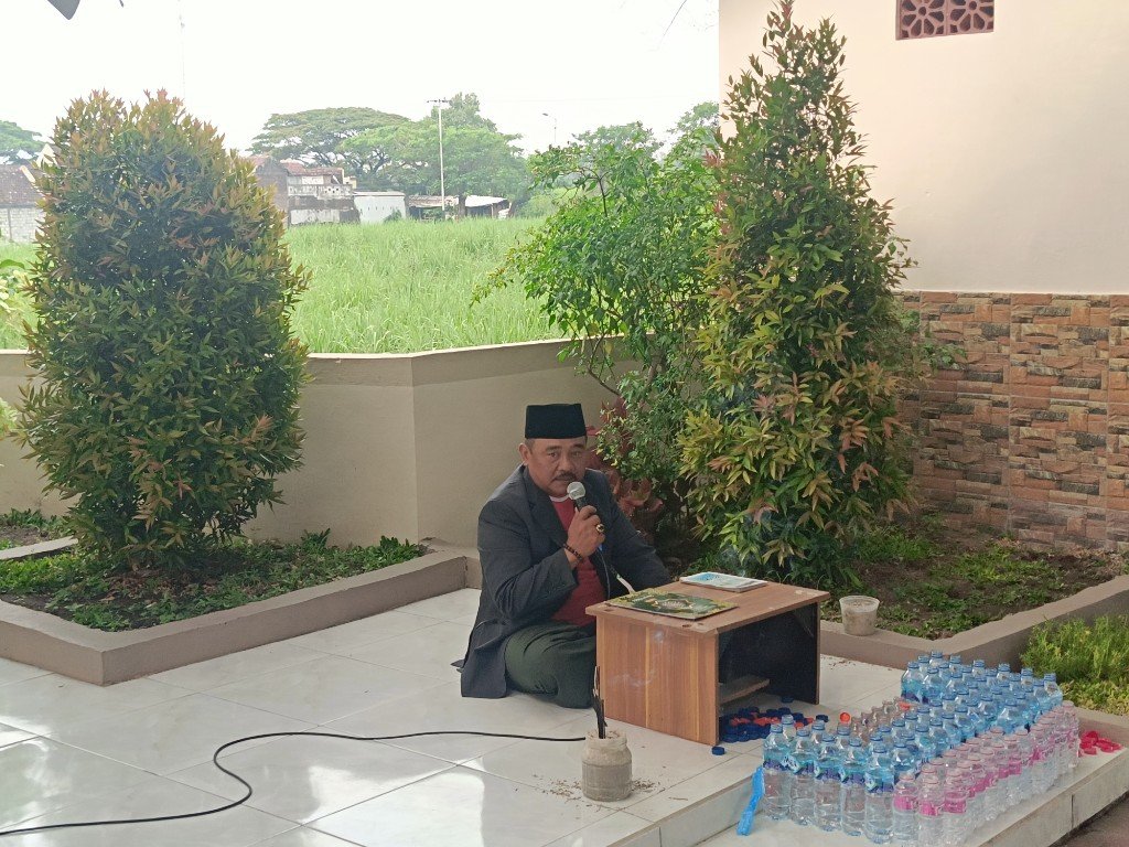 Kiai Ragil saat memberikan nasihat 