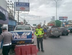 Satuan Lalulintas Lampung Selatan Tertibkan Pengguna Jalan Raya Yang Melawan Arus dan Angkutan Umum Parkir Sembarangan di Simpang Pos Pantau BLPP