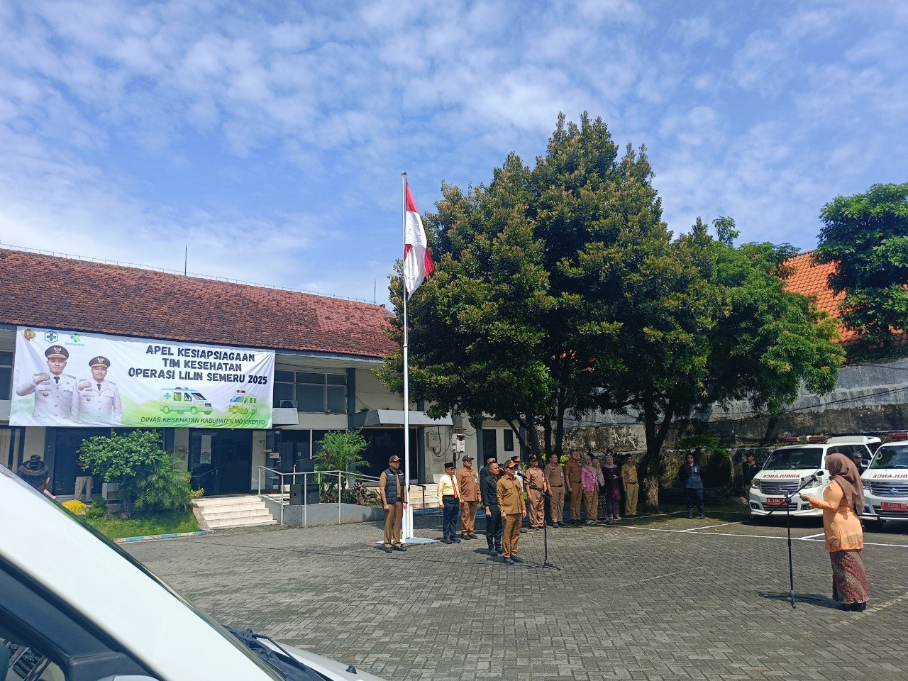 Dinas Kesehatan Kabupaten Mojokerto Gelar Apel Kesiapsiagaan Tim Kesehatan Operasi Lilin Semeru 2025