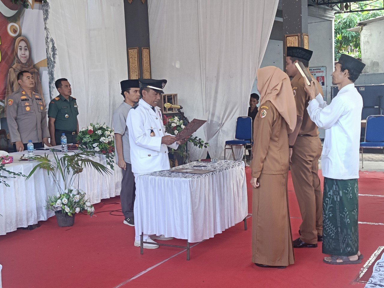 Kades Dinoyo Lantik 2 Perangkat Desa, Tekankan Cepat Beradaptasi