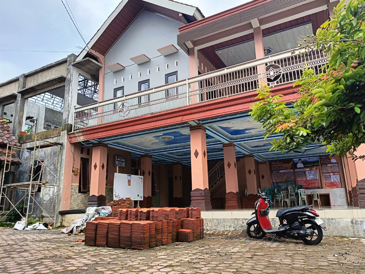 Dapat Bantuan Rp 296 Juta dari Pemkab Mojokerto, Pemdes Sugeng Percepat Pembangunan Kantor Pelayanan Lantai 2