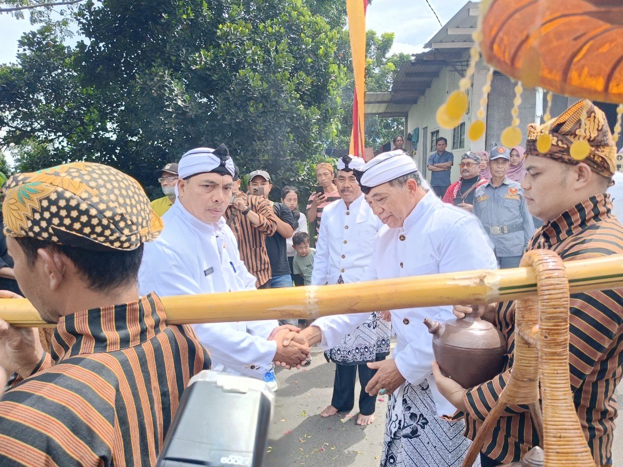 Ruwah Dusun Paras, Kades Kembangbelor: Lestarikan Sumber Penghidupan