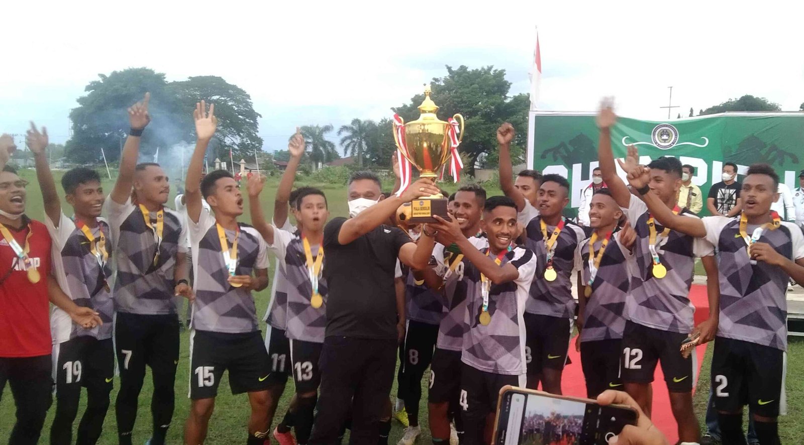 Kalahkan Amfibi Di Final, Amop Paga Juara Piala Askab Sikka I