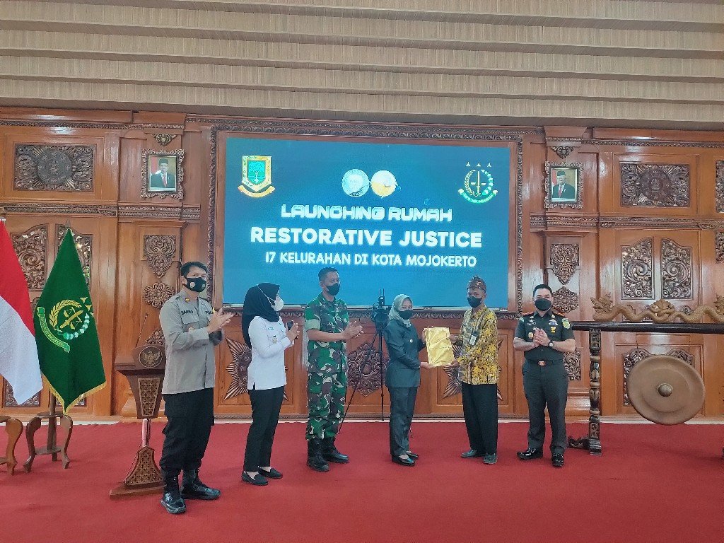 Lengkap Sudah, Ning Ita Launching Rumah Restorative Justice di Seluruh Kelurahan