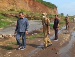 Komisi III DPRD Kabupaten Mojokerto Sidak Limbah Busuk Desa Wonoploso