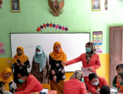 IIK Perhutani Mojokerto Gandeng Puskesmas Ngimbang Beri Pemeriksaan Gratis TK Tunas Rimba Kambangan di Lamongan