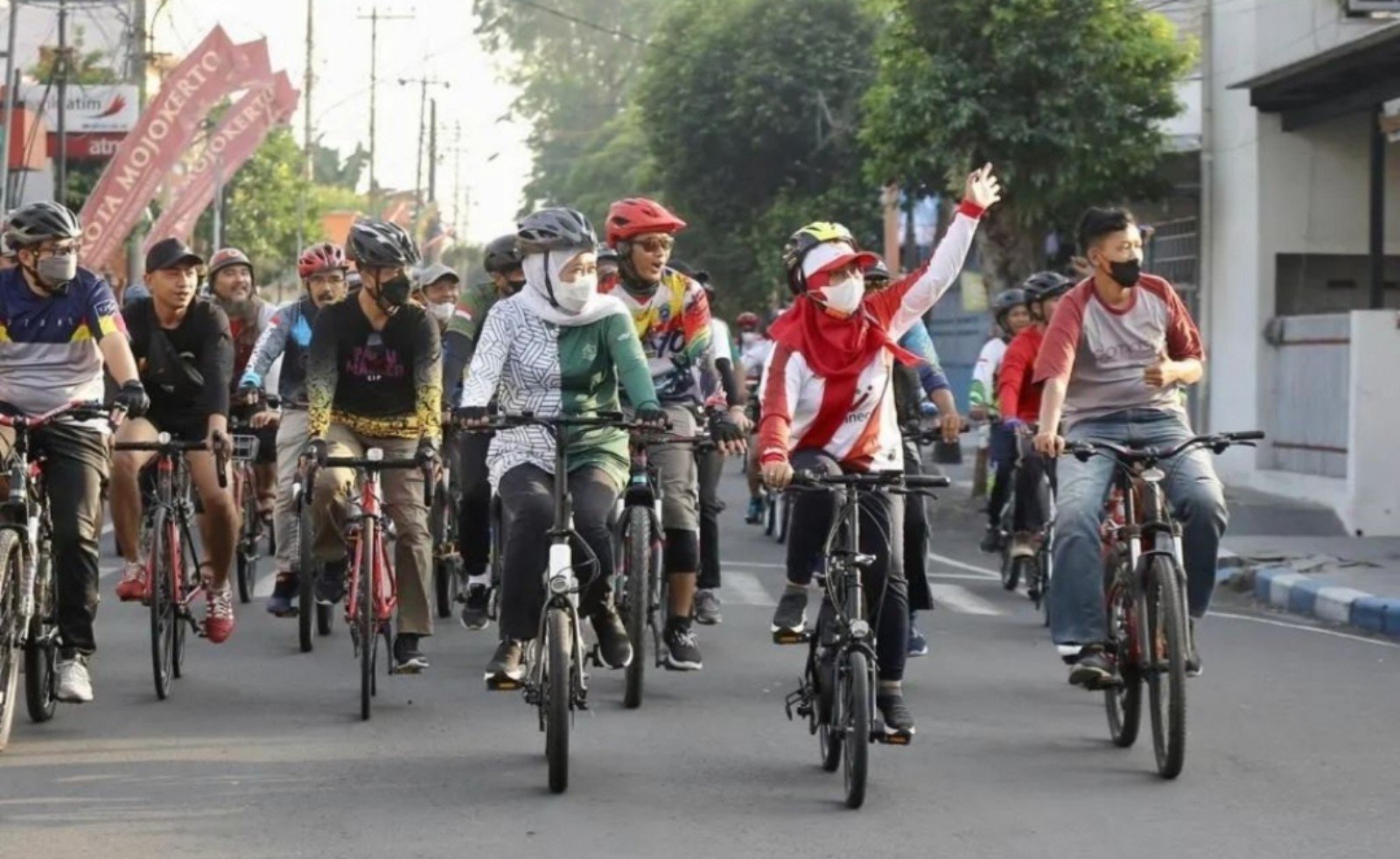 24.500 Peserta Gowes Semarakkan Gowes Bareng Ning Ita dan Khofifah